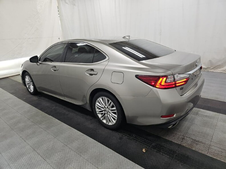 2016 Lexus ES 350 photo 4