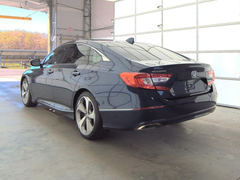 2018 Honda Accord Touring photo 4
