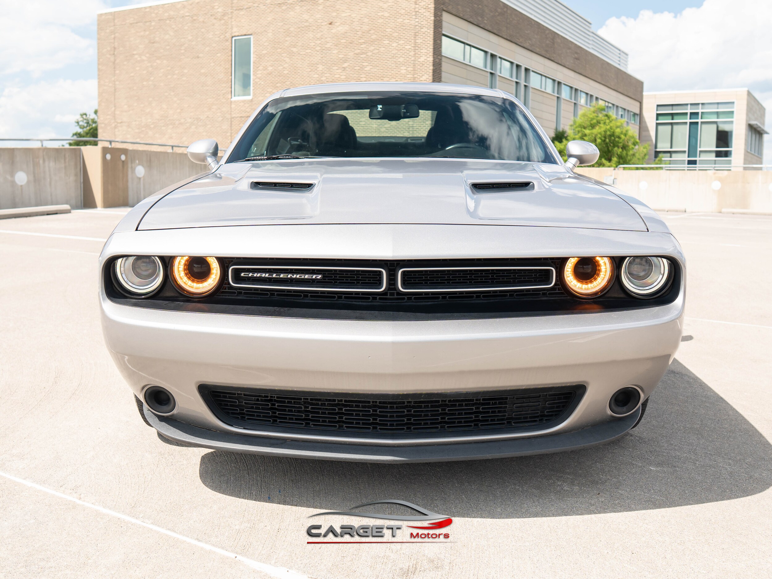 2018 Dodge Challenger SXT photo 2
