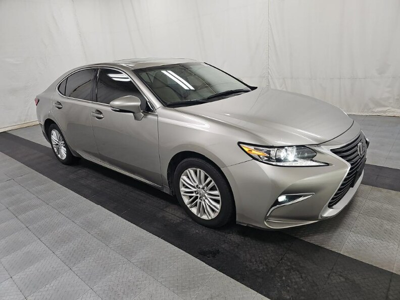 2016 Lexus ES 350 photo 2