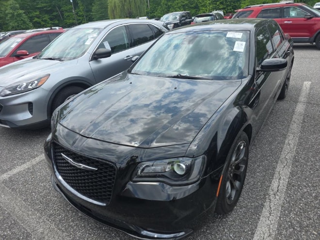 2018 Chrysler 300 S's photo