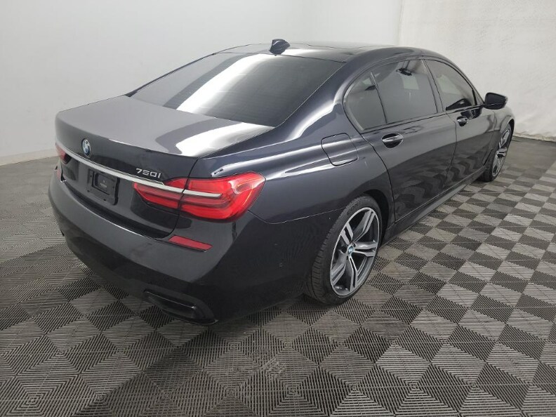 2018 Bmw 750i Sedan photo 3