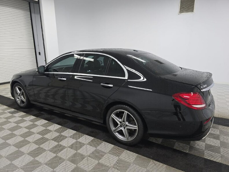 2019 Mercedes Benz E 300 4MATIC photo 4