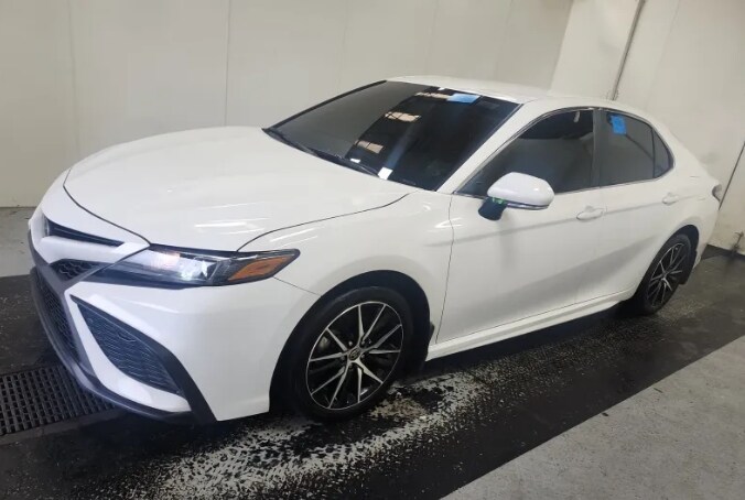 2024 Toyota Camry SE photo 2