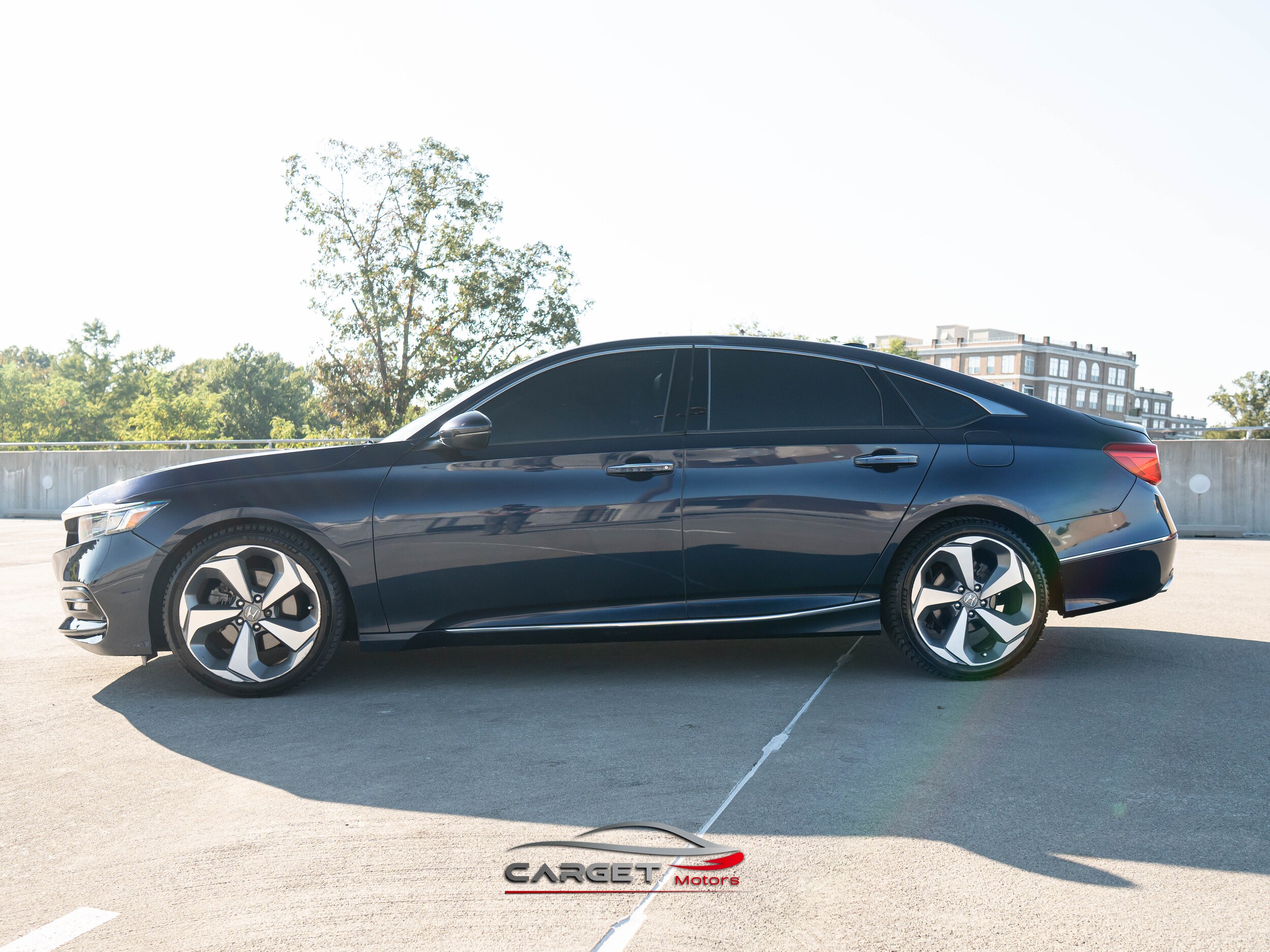 2018 Honda Accord Touring 2.0T photo 3