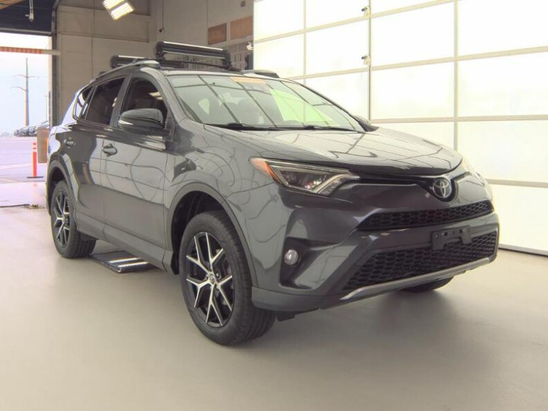 2018 Toyota RAV4 SE photo 2