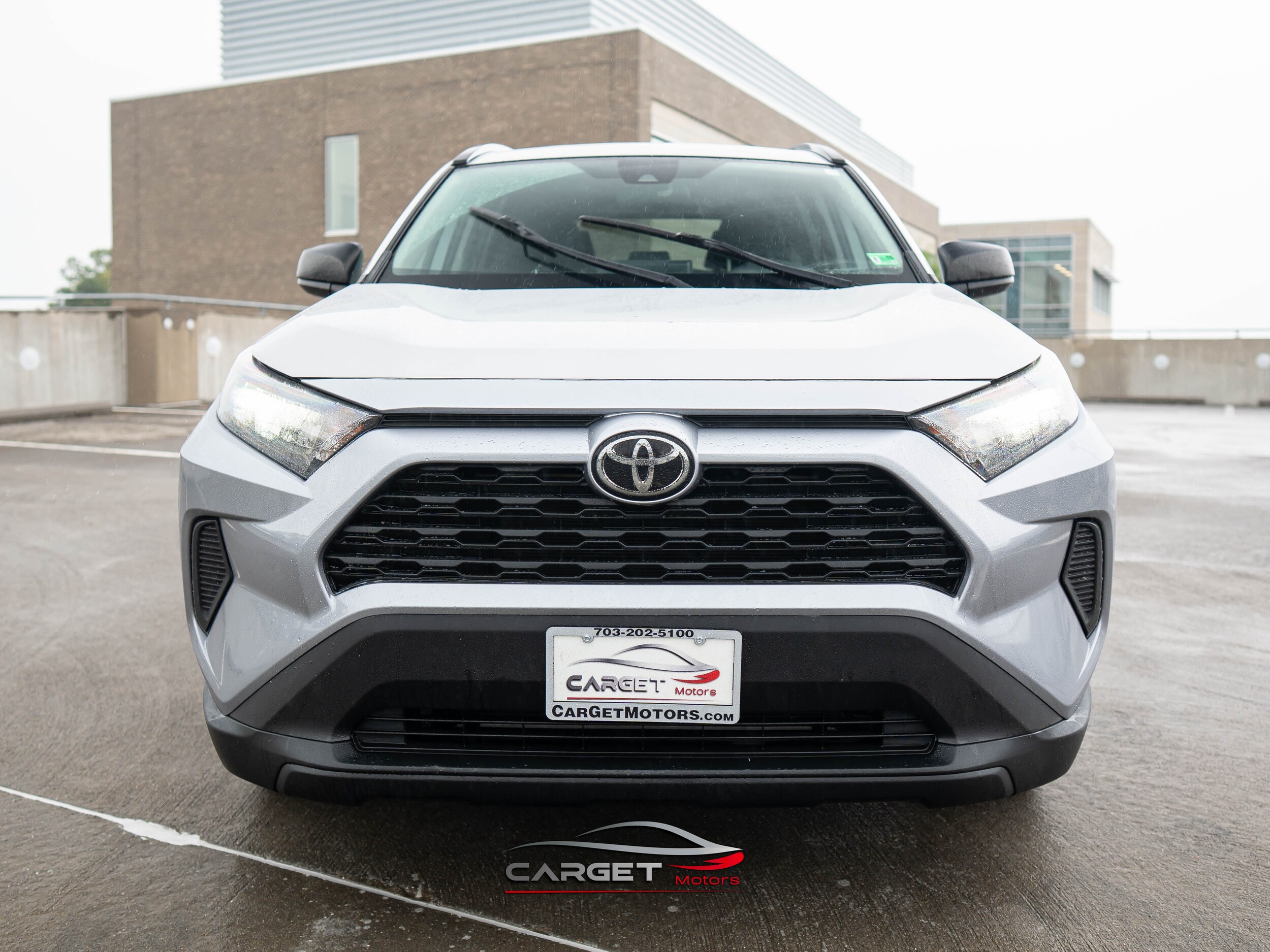 2020 Toyota RAV4 LE photo 2