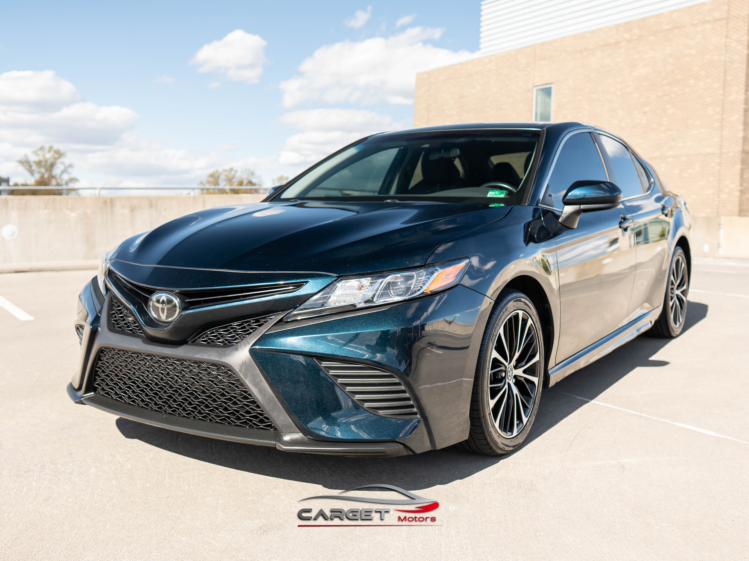 2018 Toyota Camry SE XLE photo 3