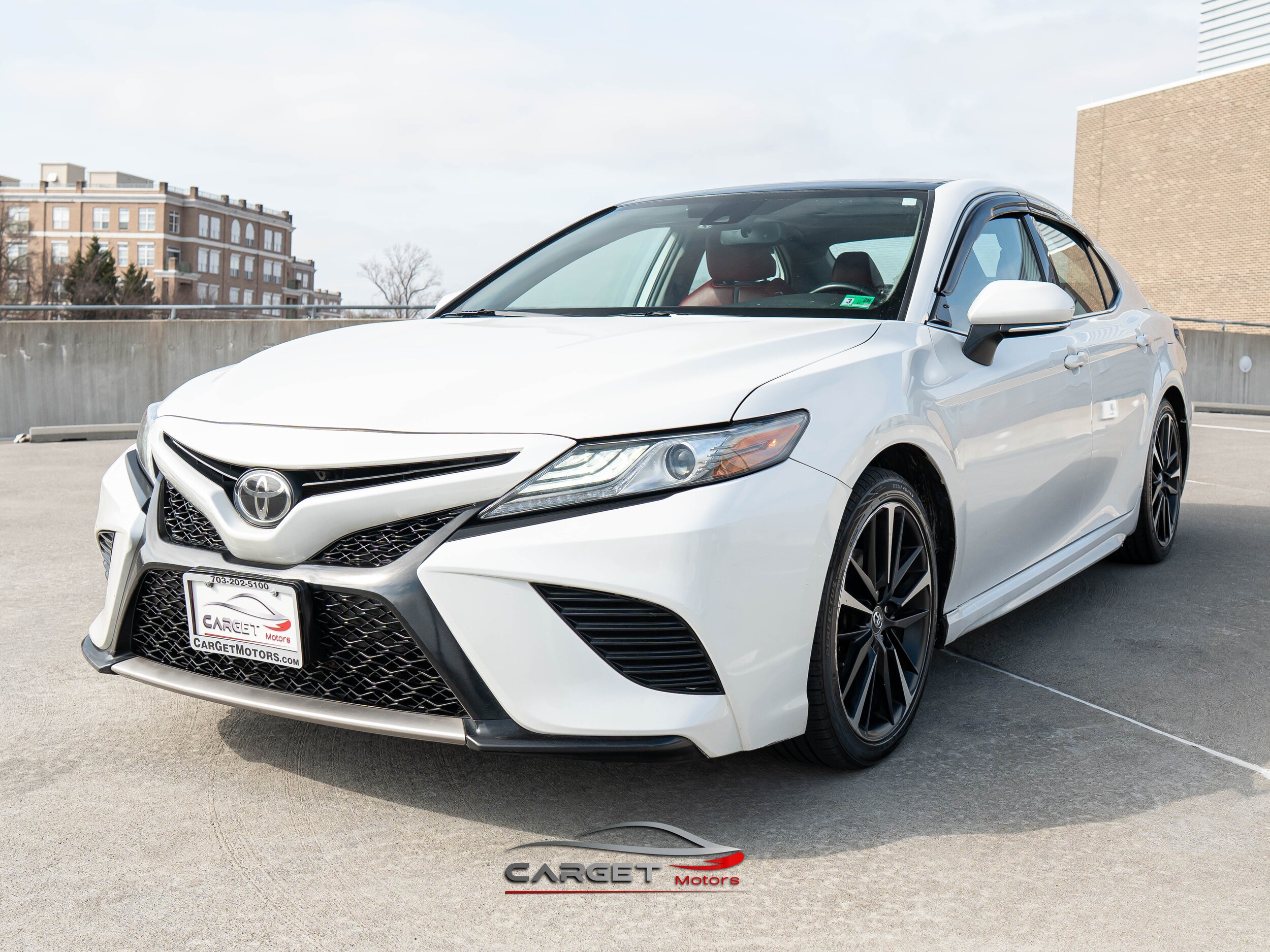 2019 Toyota Camry XSE photo 3