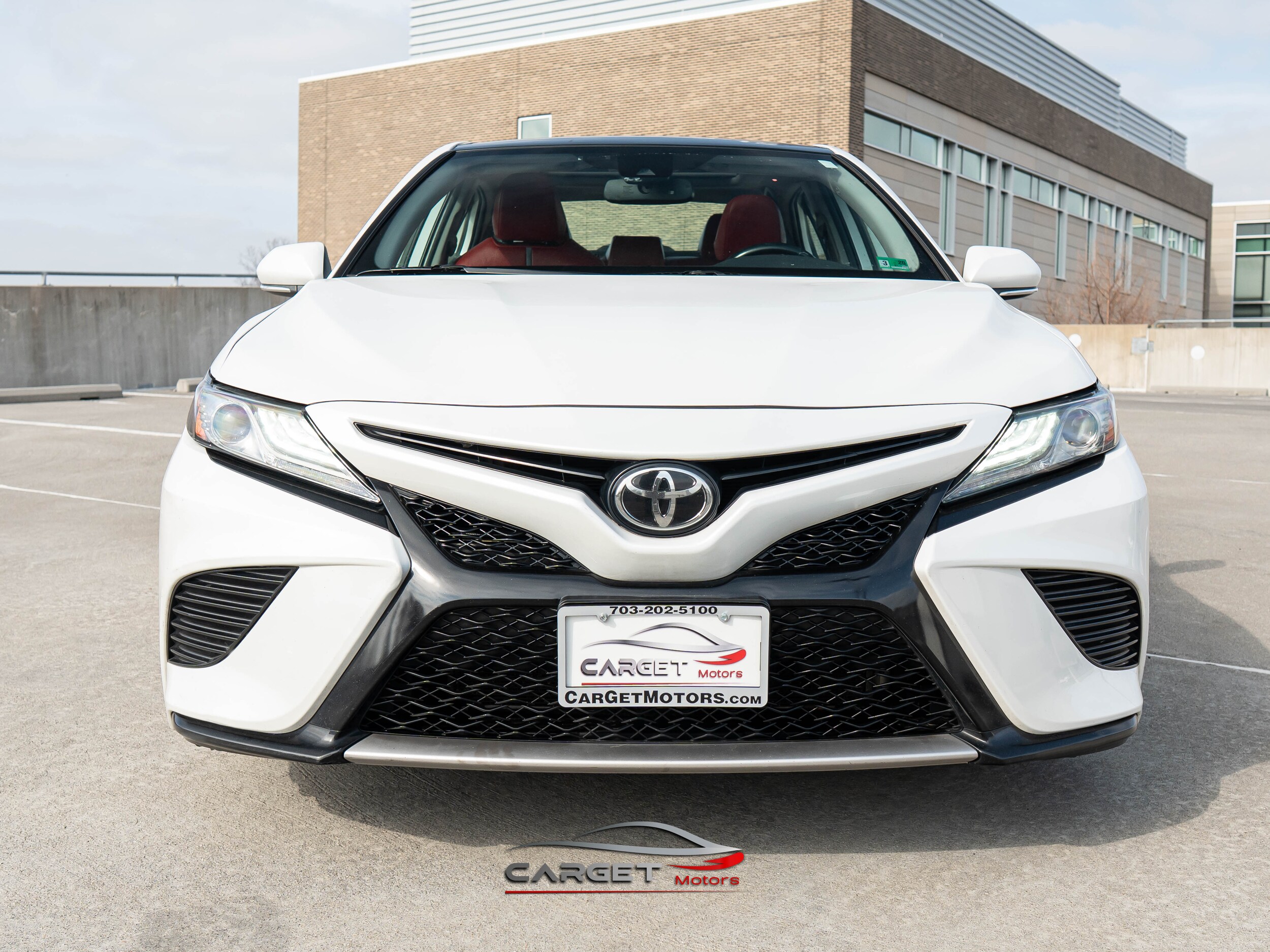 2019 Toyota Camry XSE photo 2