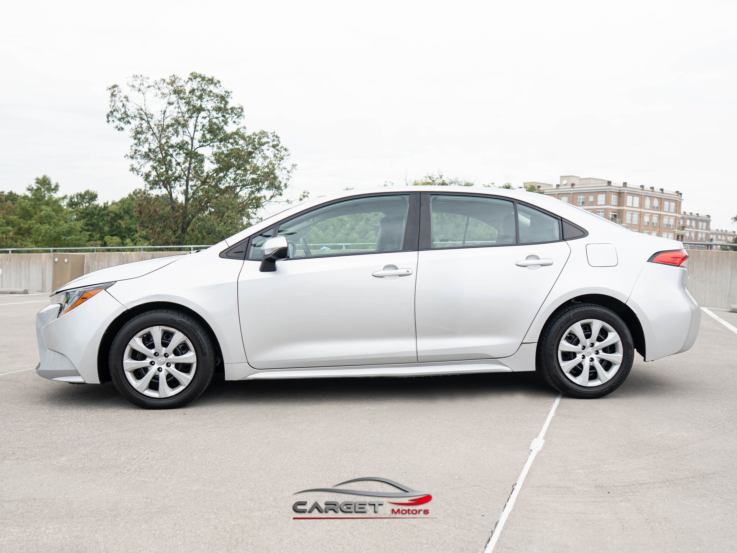 2020 Toyota Corolla LE photo 3