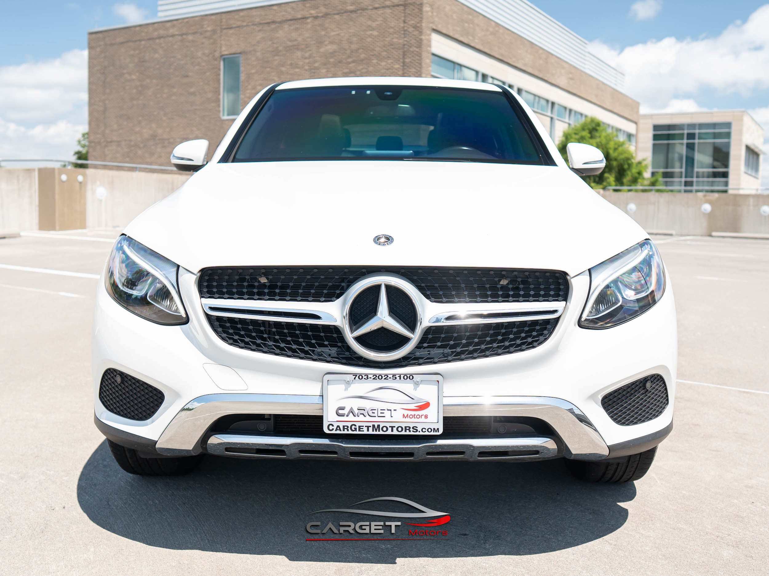 2018 Mercedes Benz GLC 300 4MATIC photo 2