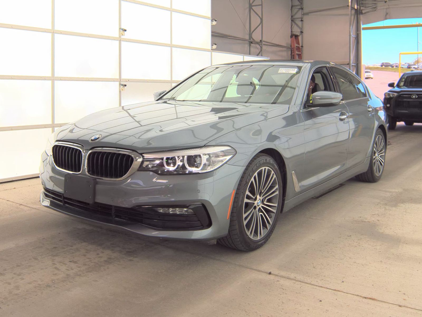  BMW 530i