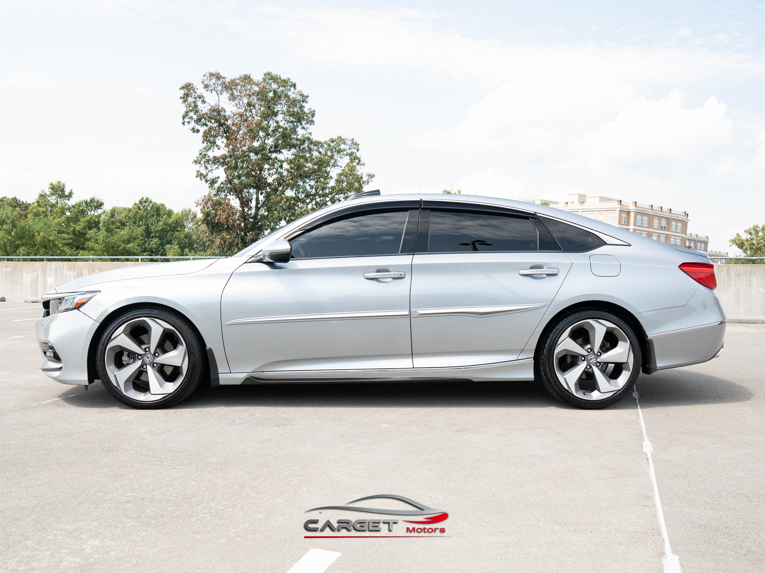 2019 Honda Accord Touring 2.0T photo 2