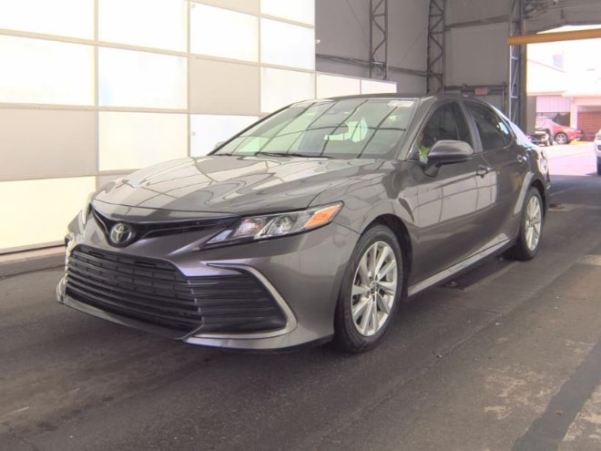 2021 Toyota Camry 2.5 Auto LE's photo