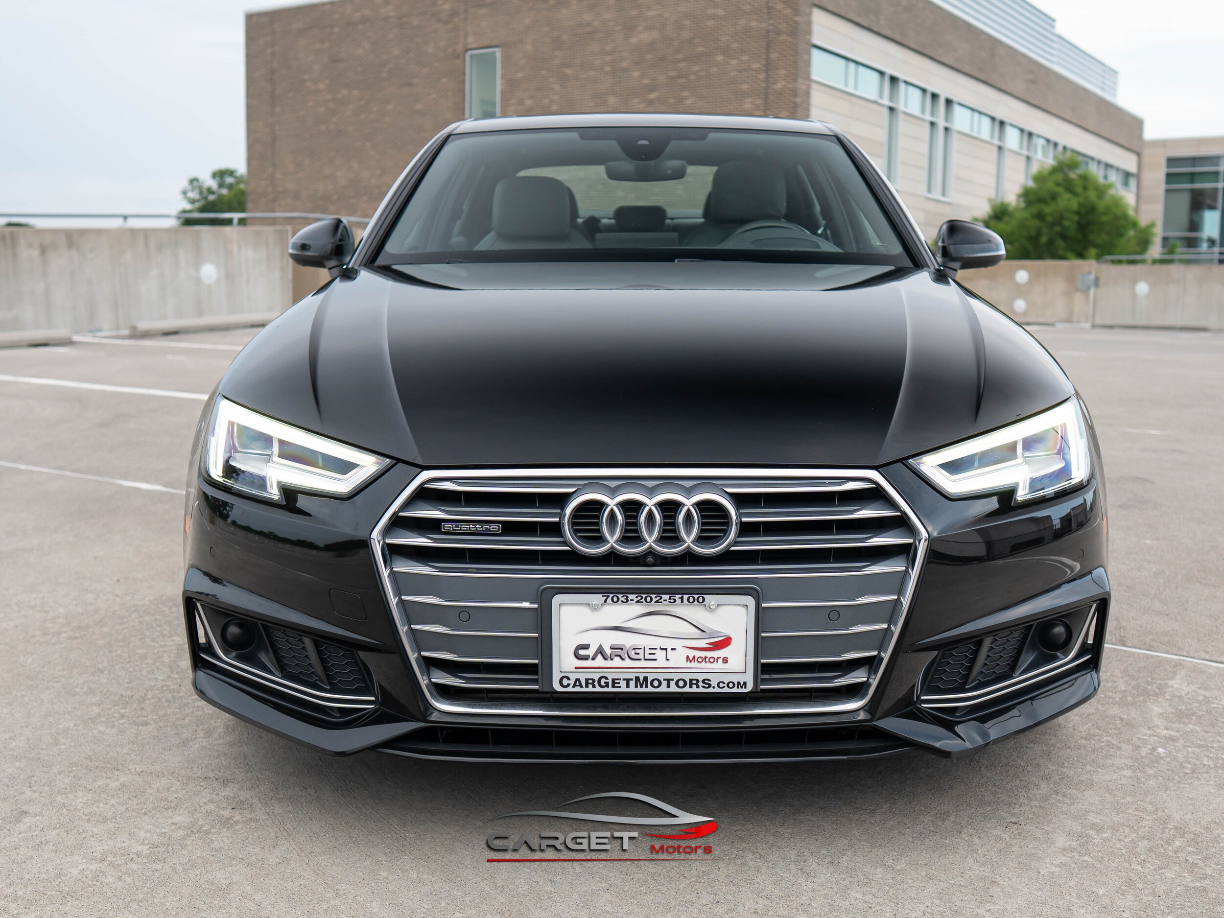 2018 Audi A4 2.0T Prestige photo 2