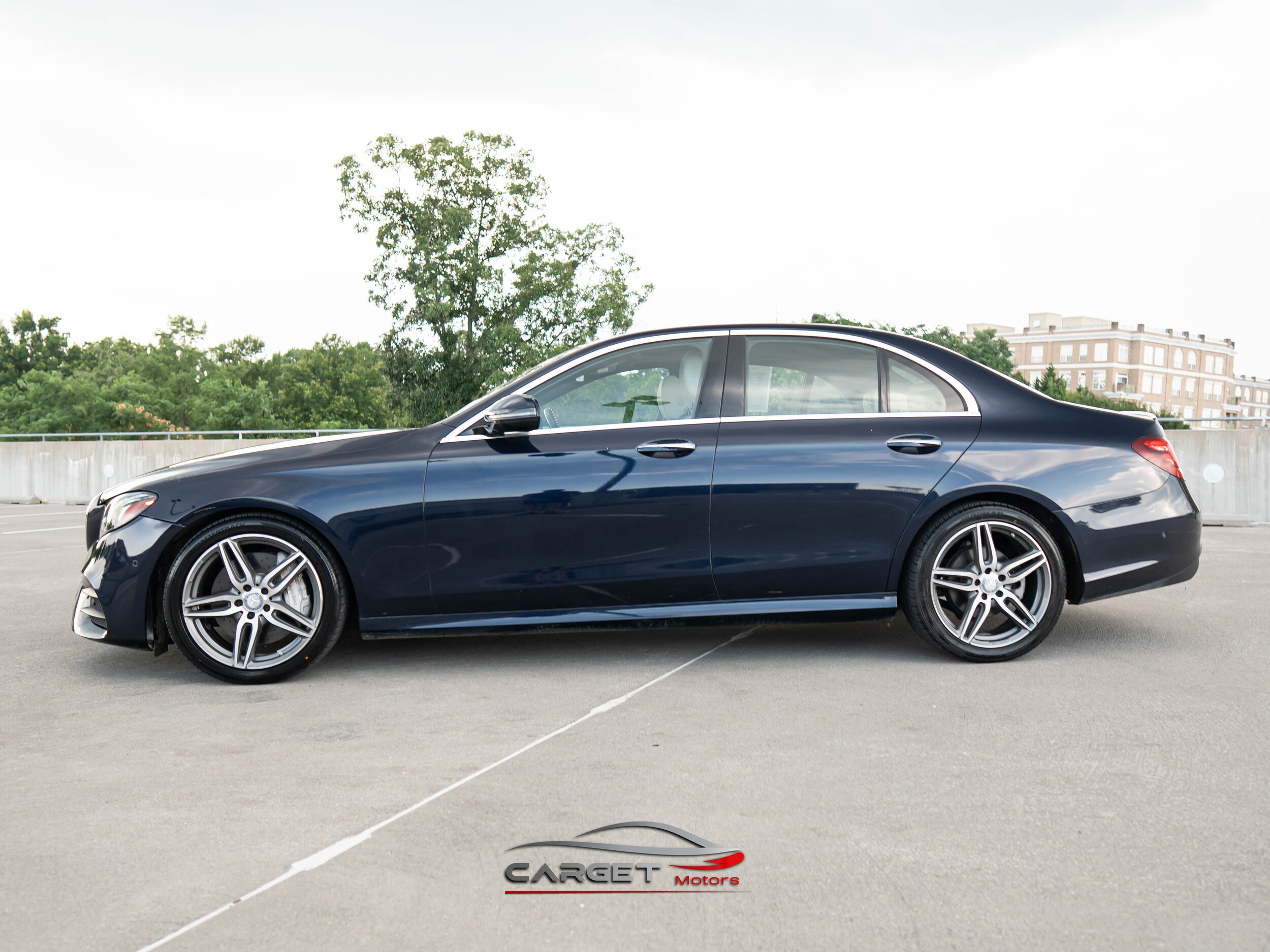2017 Mercedes Benz E 300 4MATIC photo 4