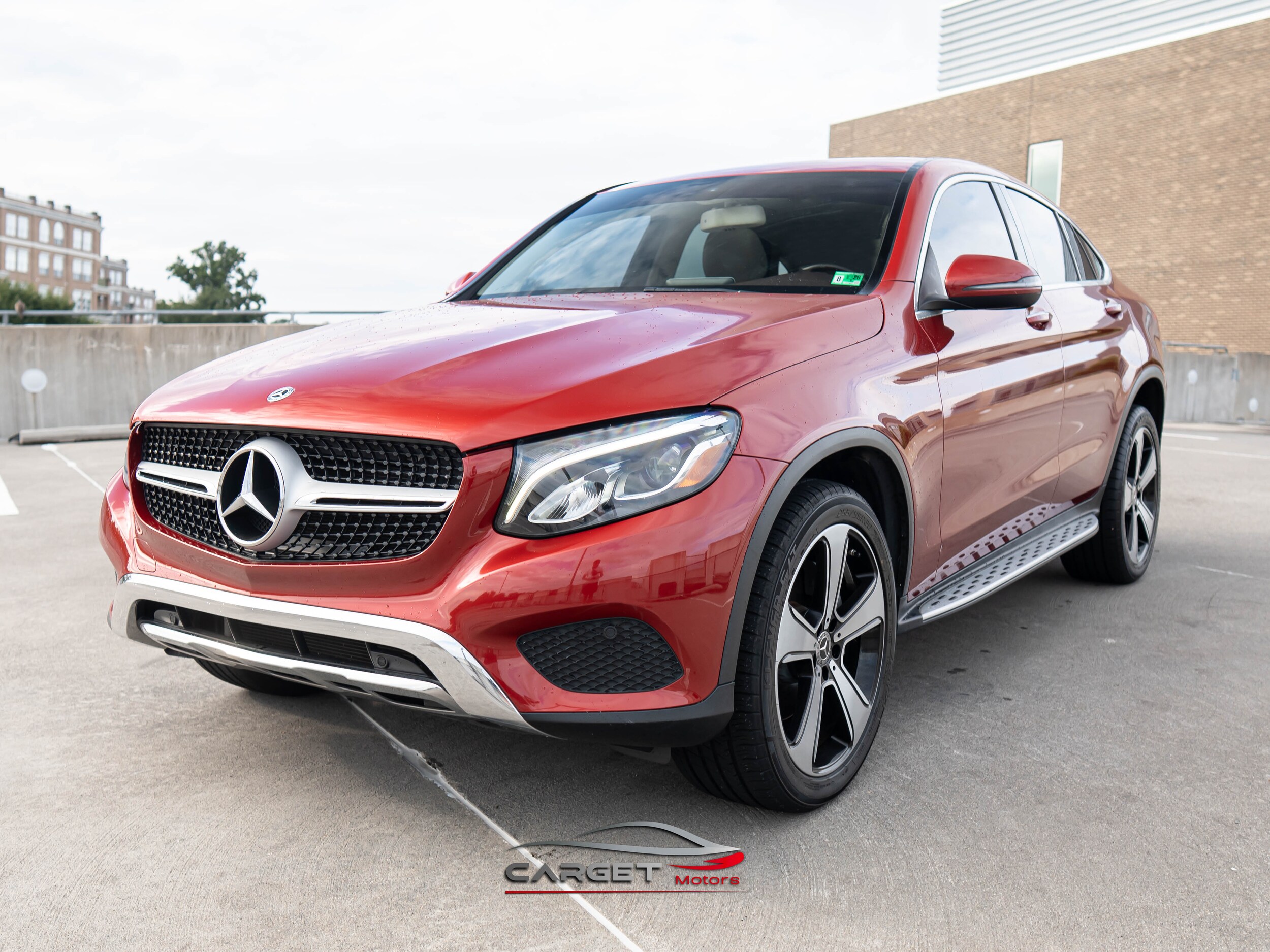 2018 Mercedes Benz GLC 300 4MATIC photo 2