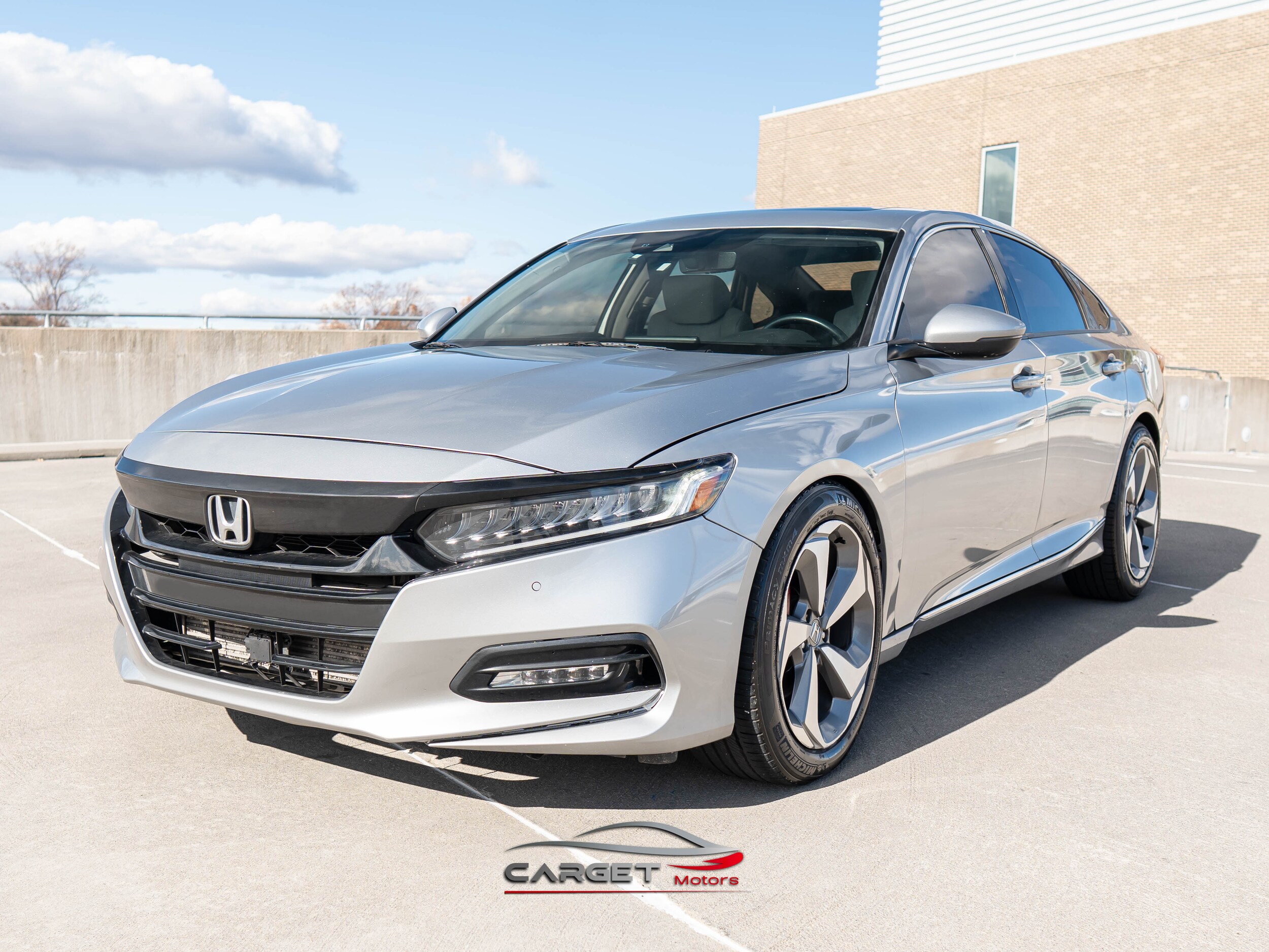 2019 Honda Accord Touring 2.0T photo 2