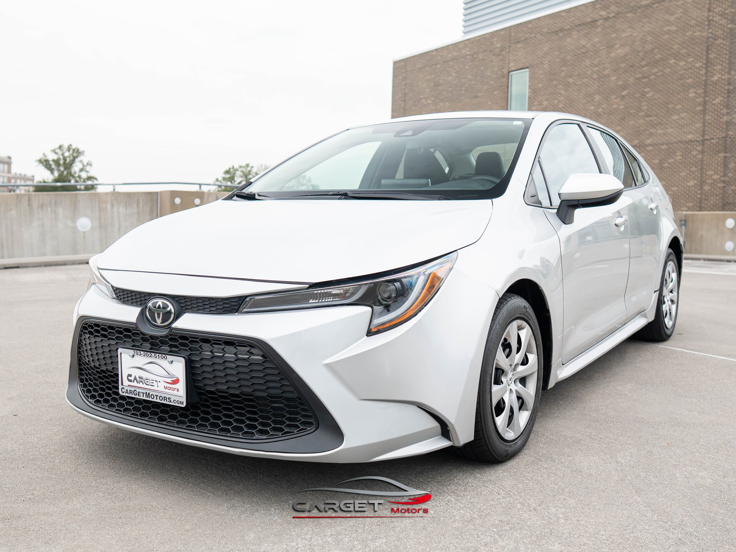2020 Toyota Corolla LE photo 2