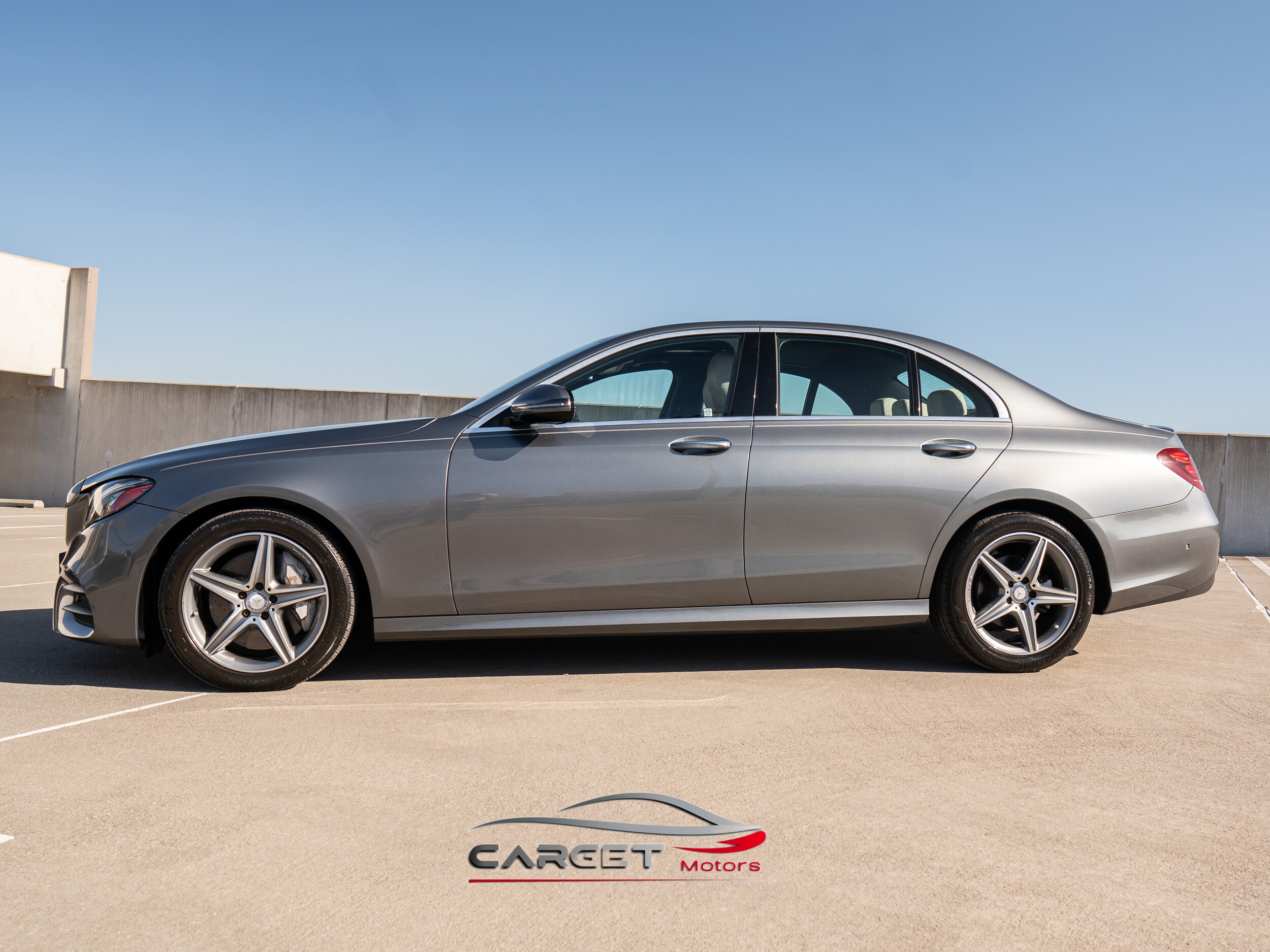 2017 Mercedes Benz E 300 4MATIC photo 4