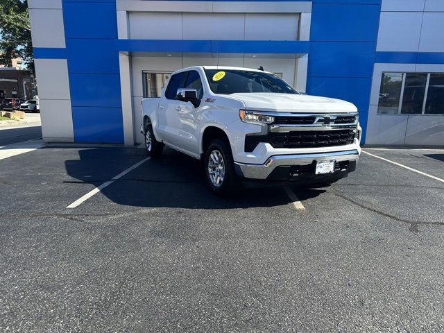 2022 Chevrolet Silverado 1500 LT photo 3
