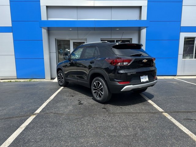2025 Chevrolet Trailblazer LT photo 2