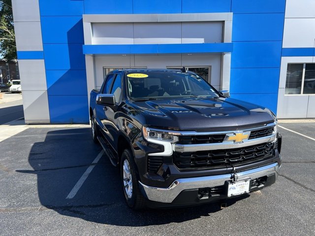 2022 Chevrolet Silverado 1500 LT photo 2
