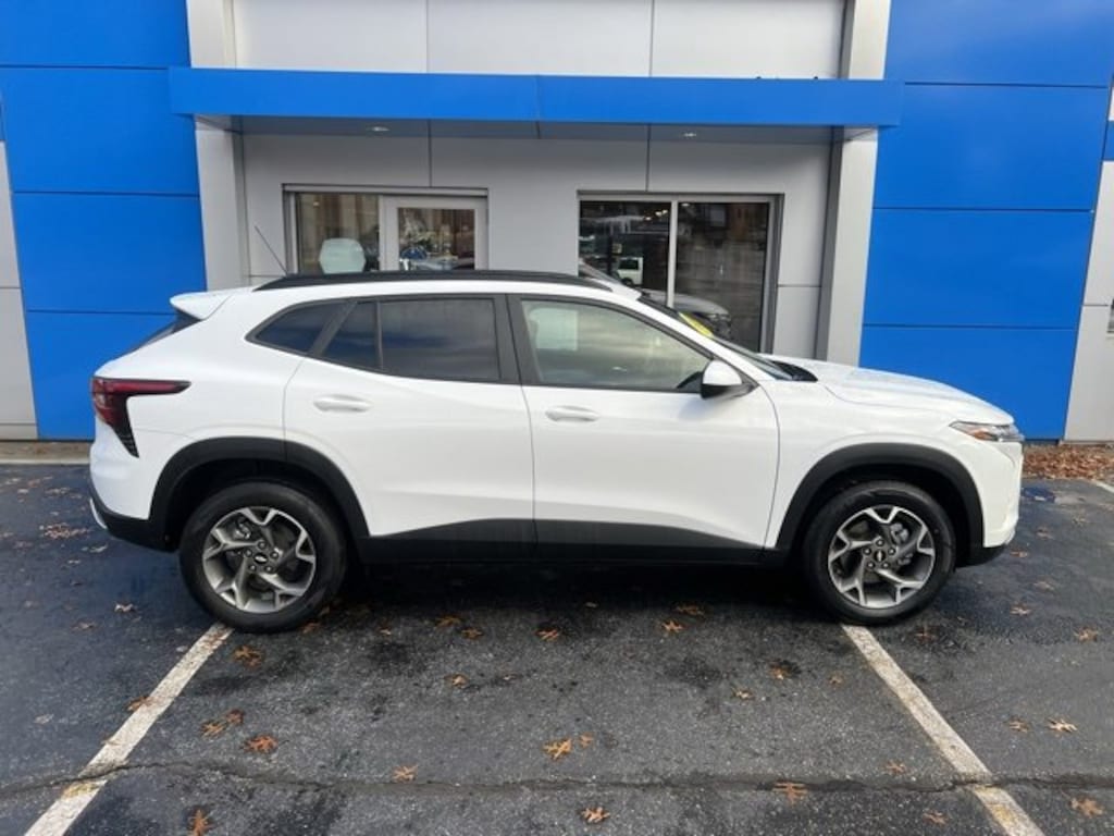 Used 2024 Chevrolet Trax LT SUV