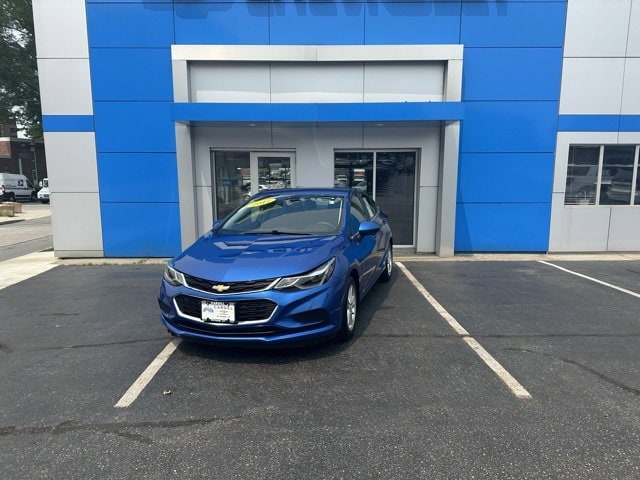 Used 2017 Chevrolet Cruze LT with VIN 3G1BE5SM6HS571674 for sale in Putnam, CT