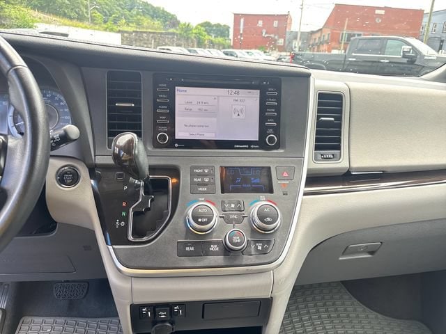 2020 Toyota Sienna XLE - Photo 15