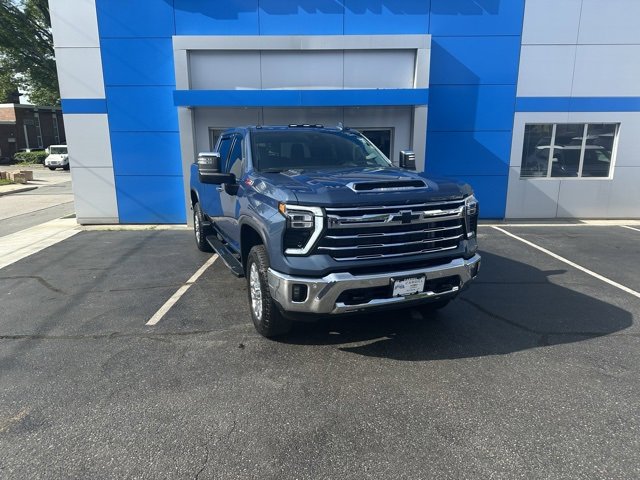 2025 Chevrolet Silverado 2500HD LTZ photo 3