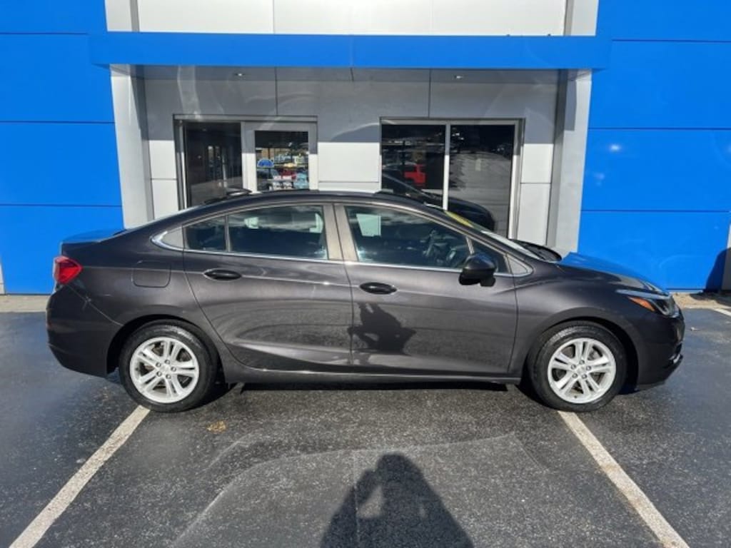 Used 2017 Chevrolet Cruze LT Car
