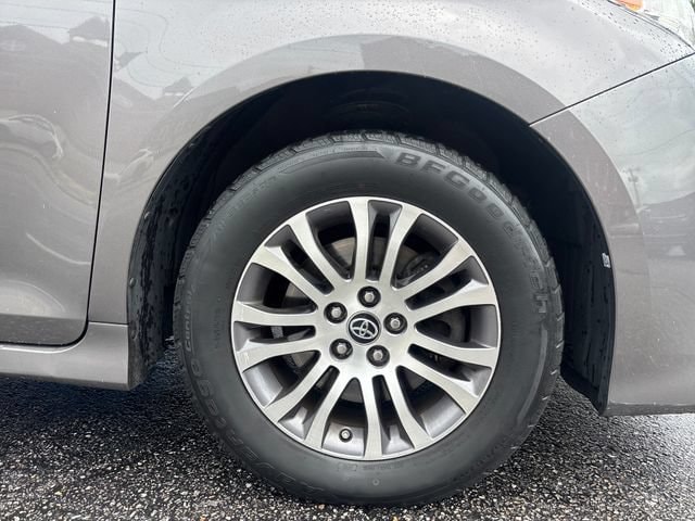 2020 Toyota Sienna XLE - Photo 9