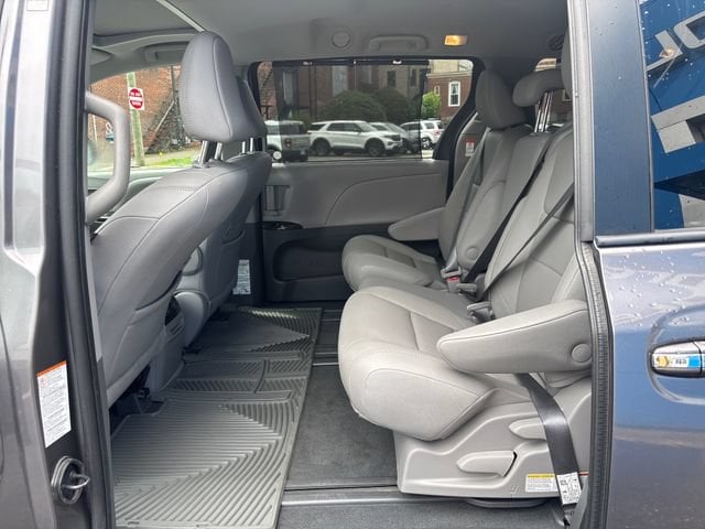 2020 Toyota Sienna XLE - Photo 22