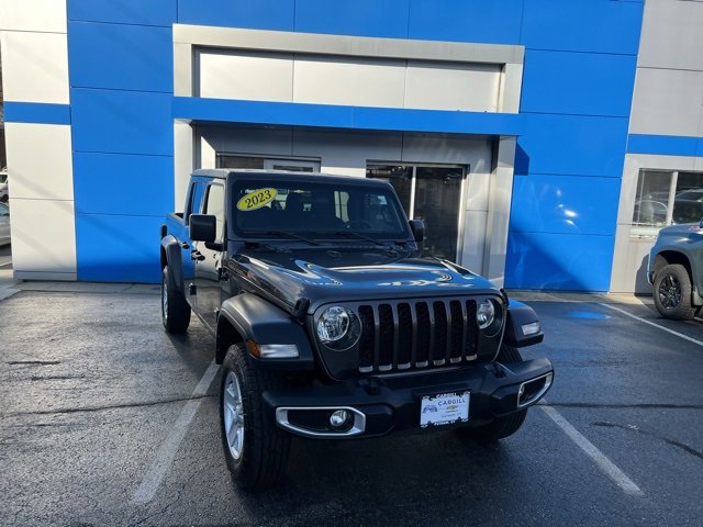 2023 Jeep Gladiator Sport S photo 2