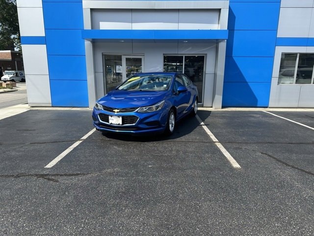 Used 2017 Chevrolet Cruze LT with VIN 1G1BE5SM1H7232271 for sale in Putnam, CT