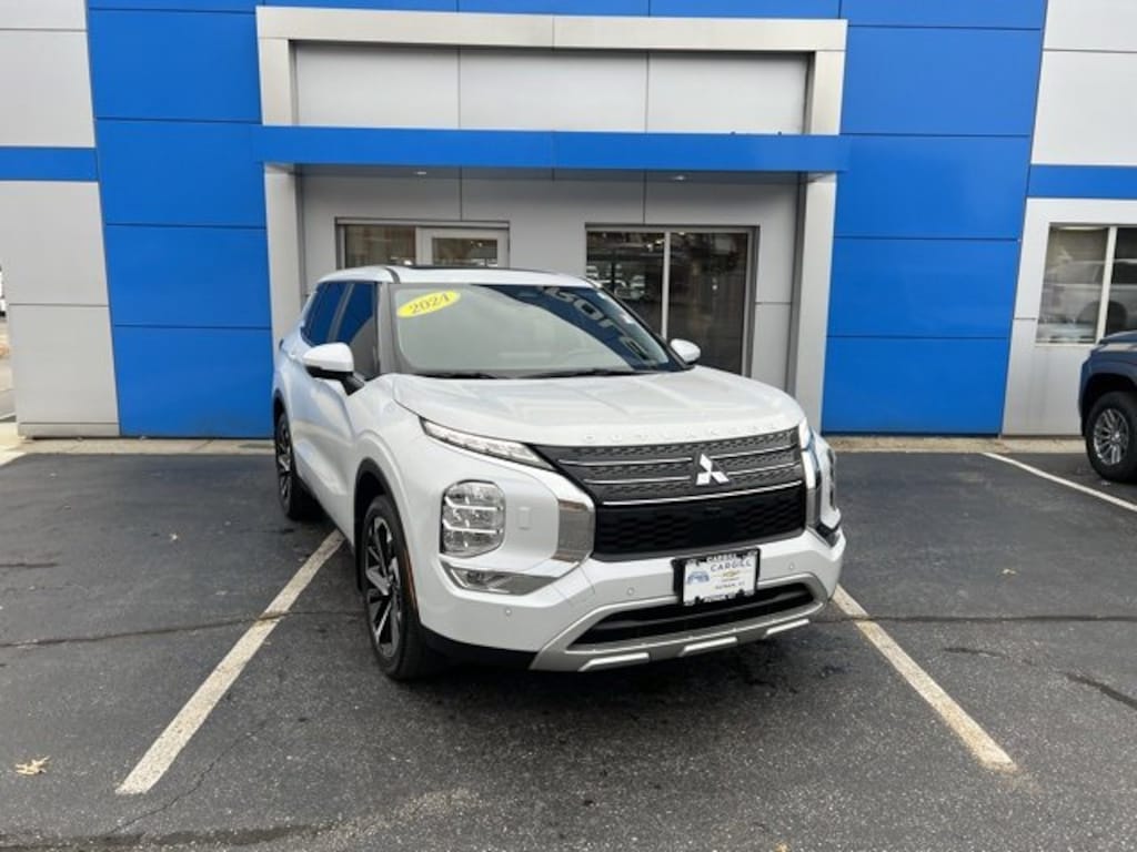 Used 2024 Mitsubishi Outlander SE