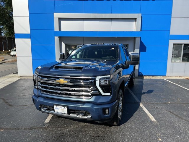 2025 Chevrolet Silverado 2500HD High Country photo 2