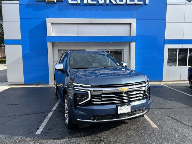 2025 Chevrolet Suburban Premier photo 2