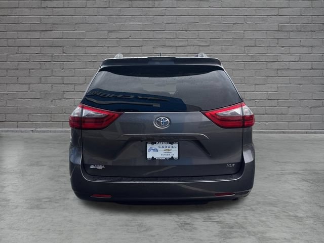 2020 Toyota Sienna XLE - Photo 6