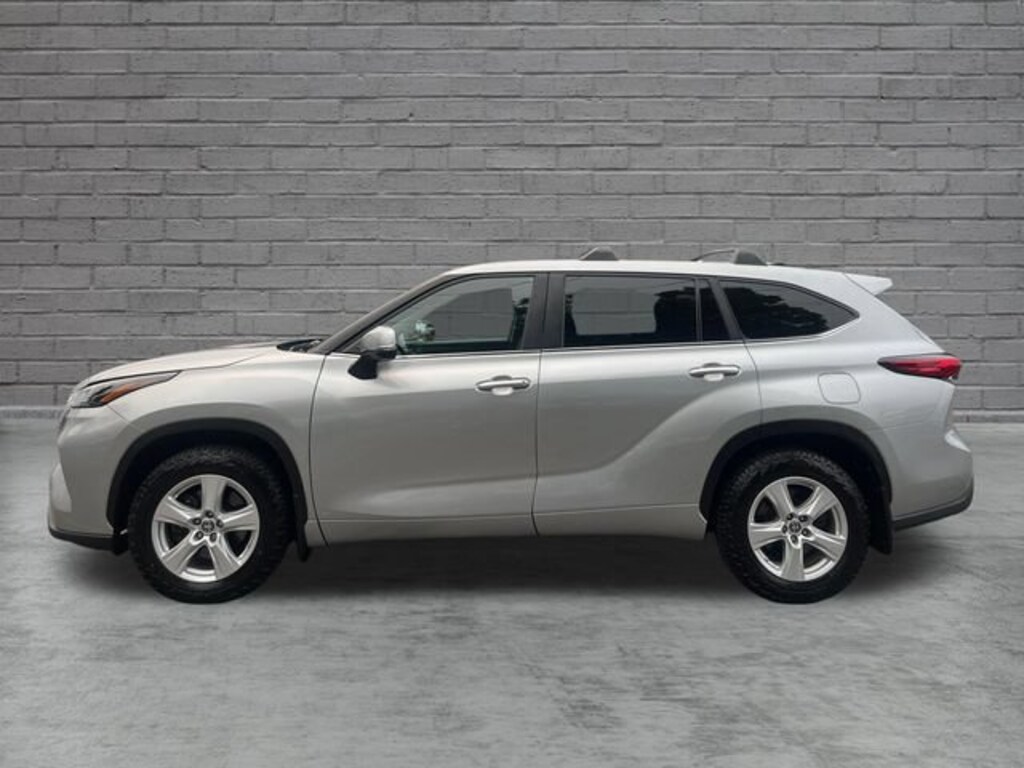 Used 2023 Toyota Highlander LE SUV