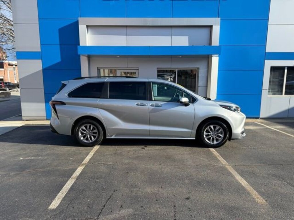 Used 2024 Toyota Sienna XLE