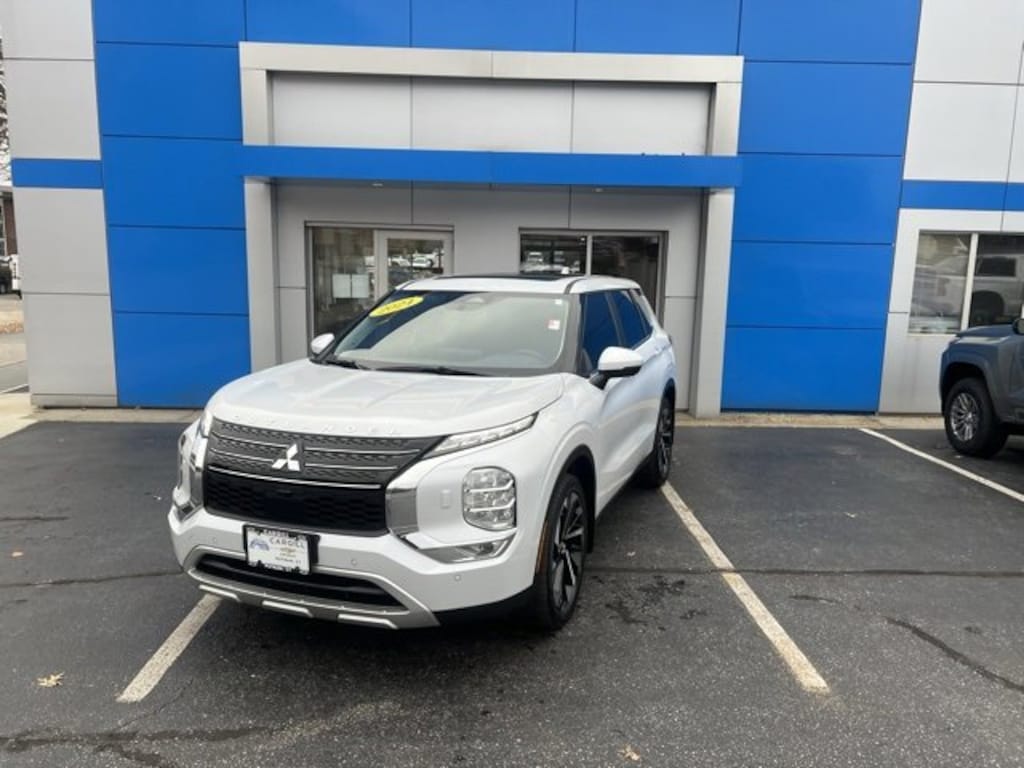 Used 2024 Mitsubishi Outlander SE