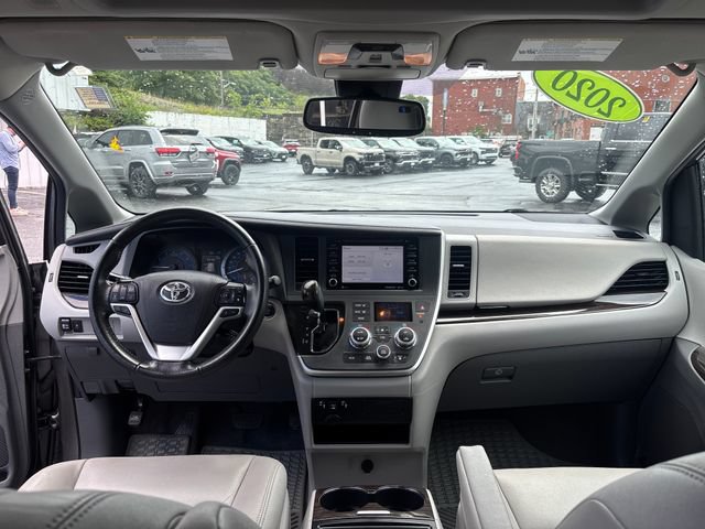 2020 Toyota Sienna XLE - Photo 12