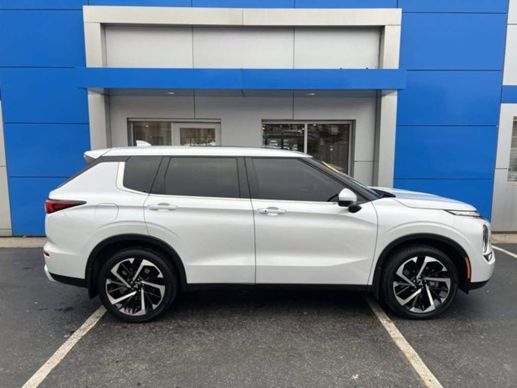 Used 2024 Mitsubishi Outlander SE