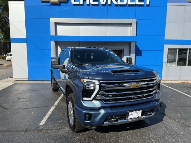 2025 Chevrolet Silverado 2500HD High Country photo 3