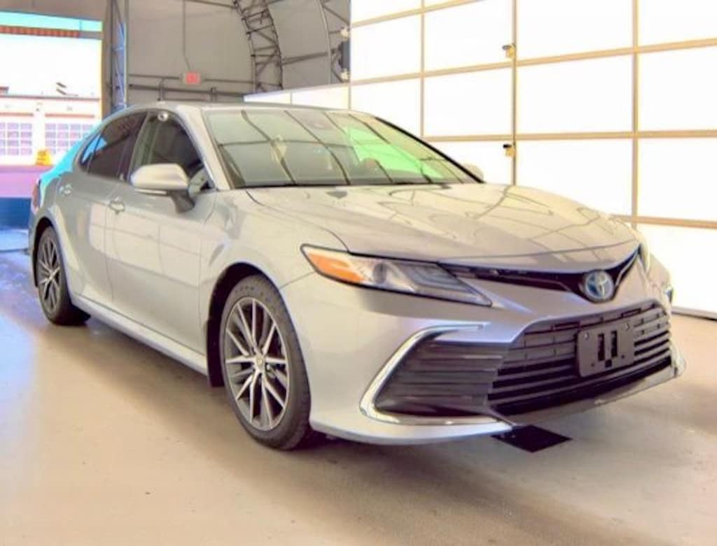 Used 2022 Toyota Camry Hybrid XLE Sedan
