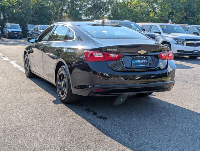 2018 Chevrolet Malibu LS photo 3