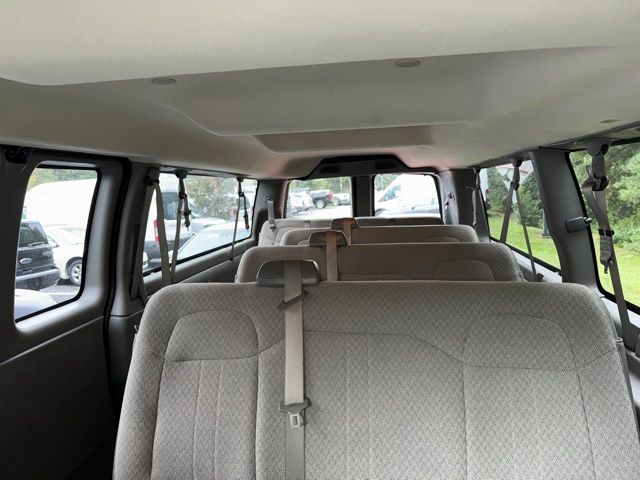 2016 Chevrolet Express 3500 Passenger Van photo 2